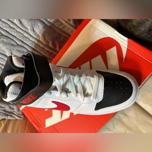 Nike Air Court Borough Mid 2 Grade School